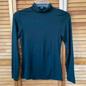 Uniqlo HEATTECH Long Sleeve Turtleneck T-shirt
